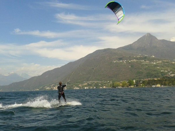 Lift kitesurf sul lago di Como